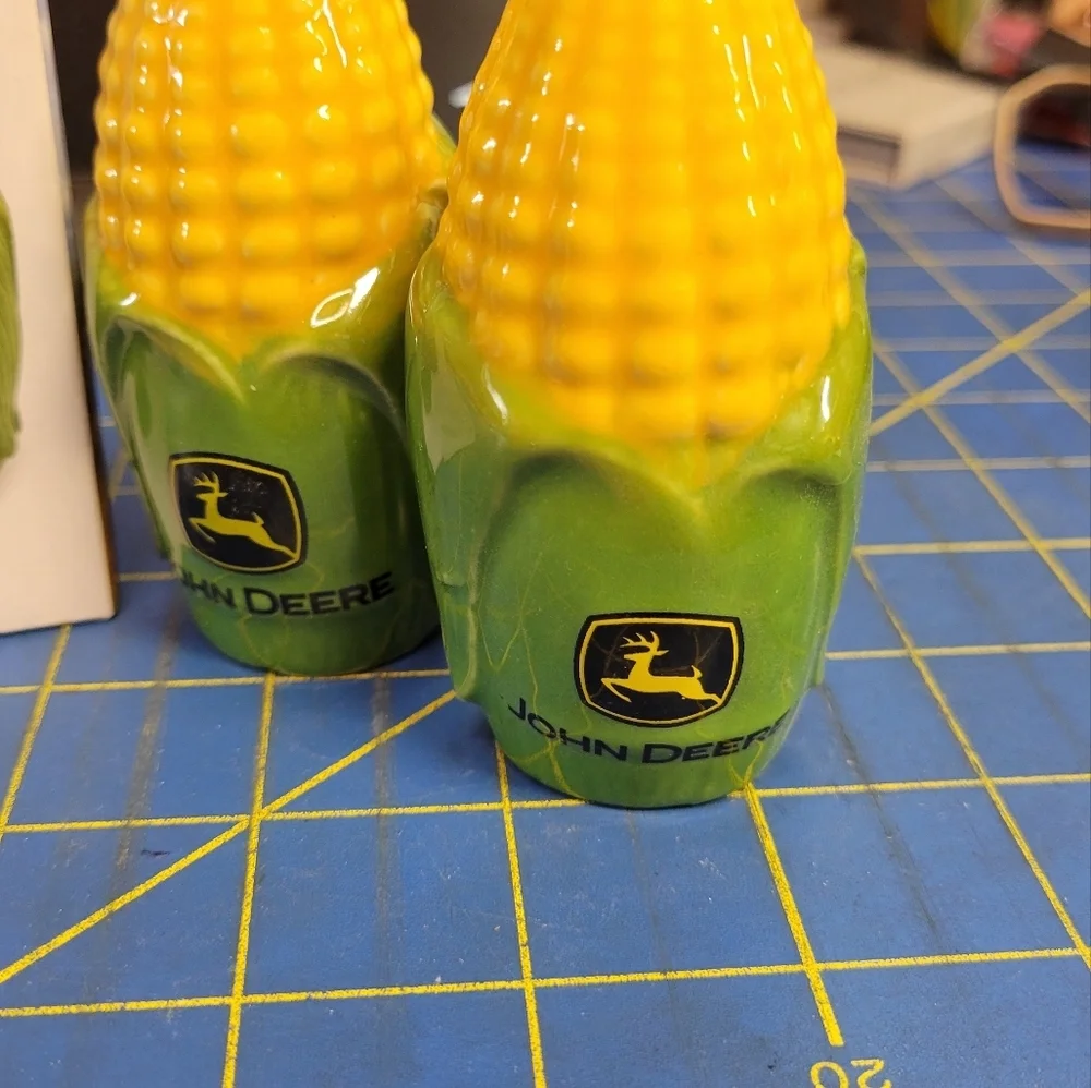 John Deere Corn Cob  Salt & Pepper Shaker Set 3